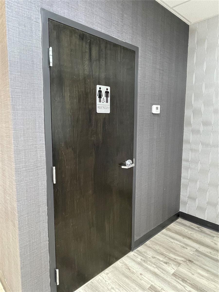 VILLAGE/HUNTERS CRK BLDG P - Commercial Lease