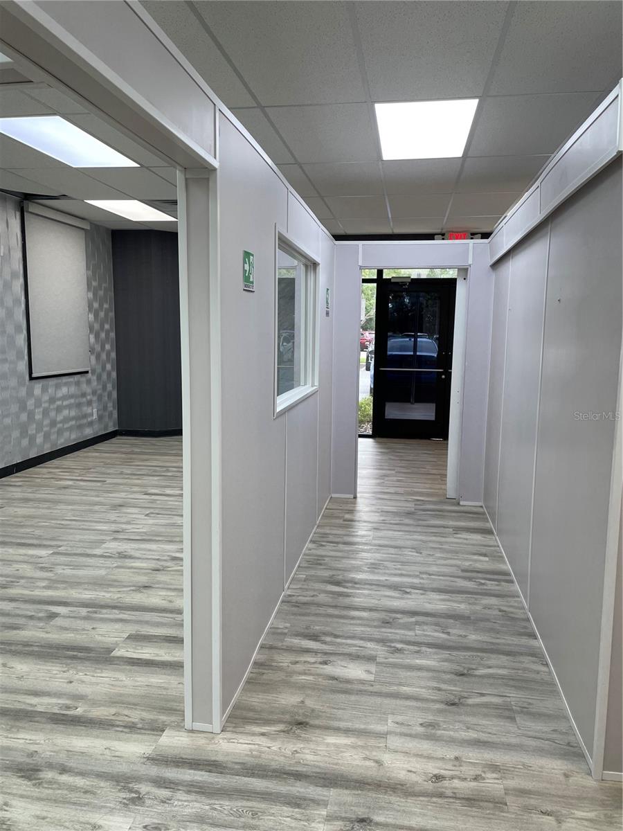 VILLAGE/HUNTERS CRK BLDG P - Commercial Lease