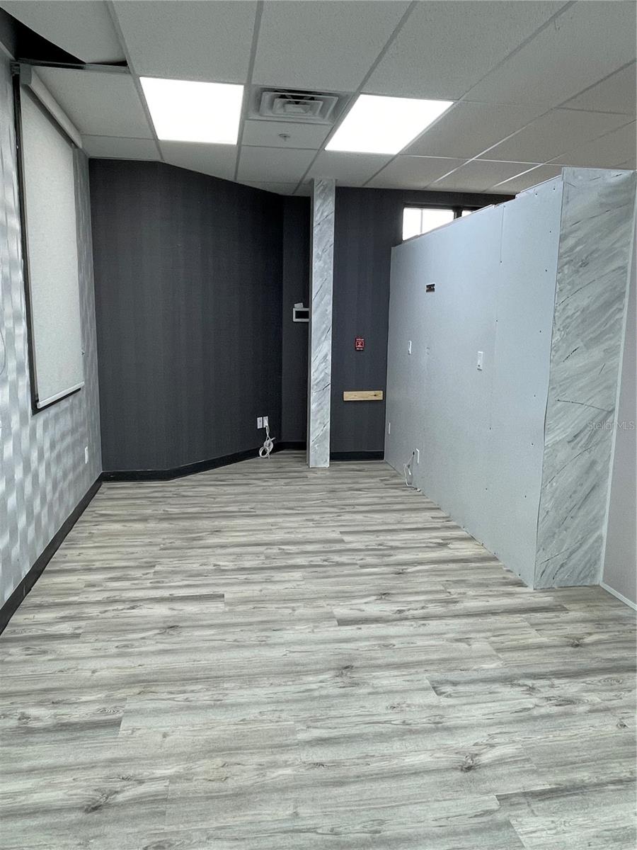 VILLAGE/HUNTERS CRK BLDG P - Commercial Lease