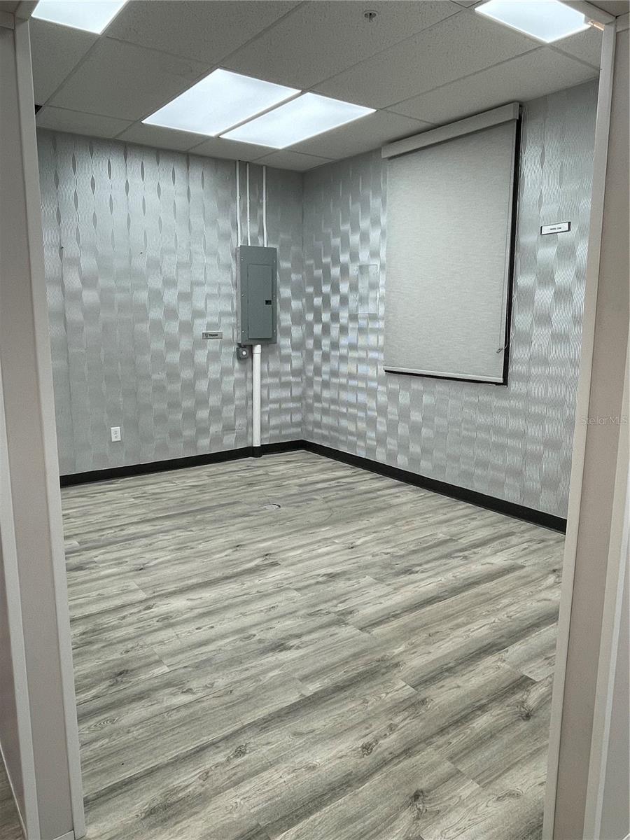 VILLAGE/HUNTERS CRK BLDG P - Commercial Lease