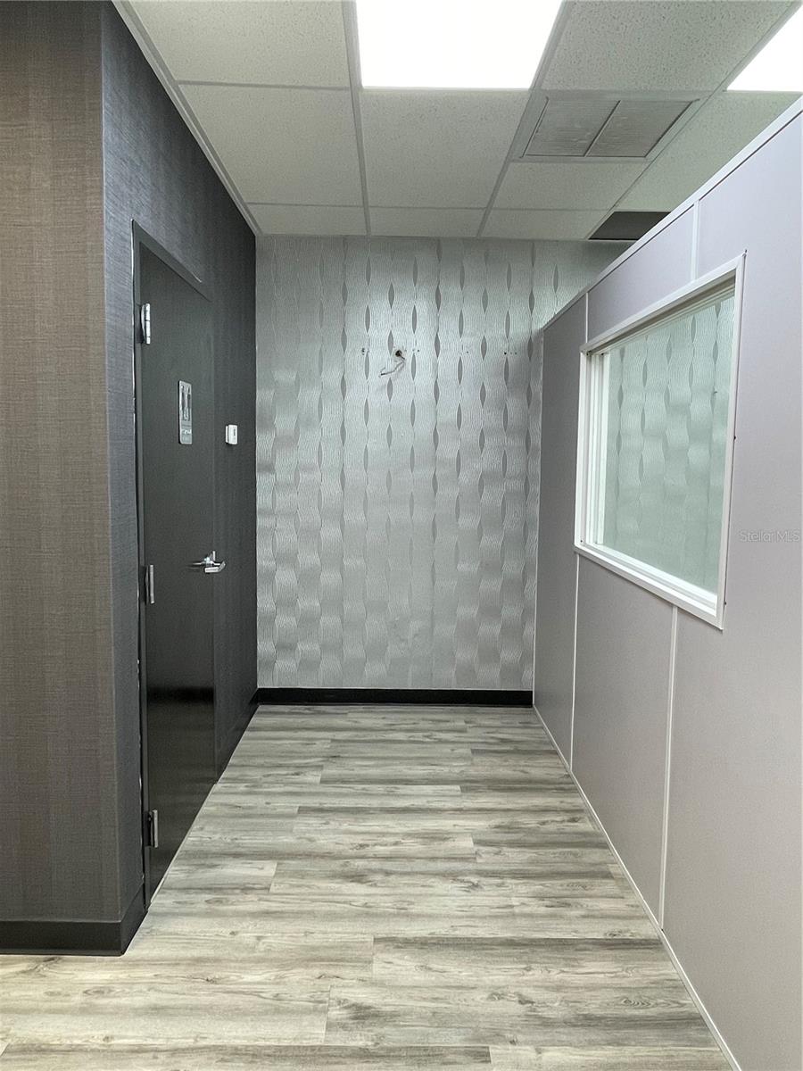 VILLAGE/HUNTERS CRK BLDG P - Commercial Lease