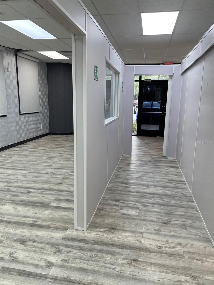 VILLAGE/HUNTERS CRK BLDG P - Commercial Lease