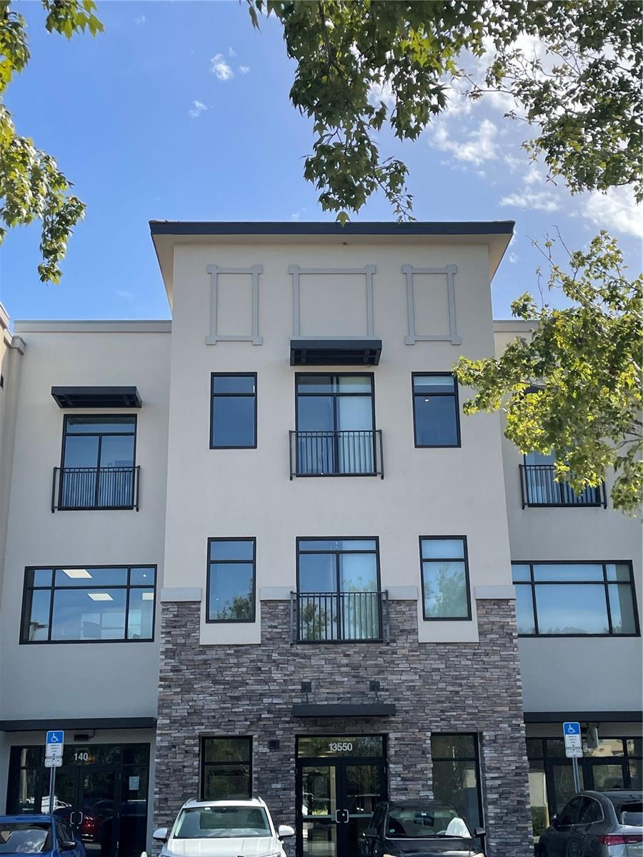 VILLAGE/HUNTERS CRK BLDG P - Commercial Lease