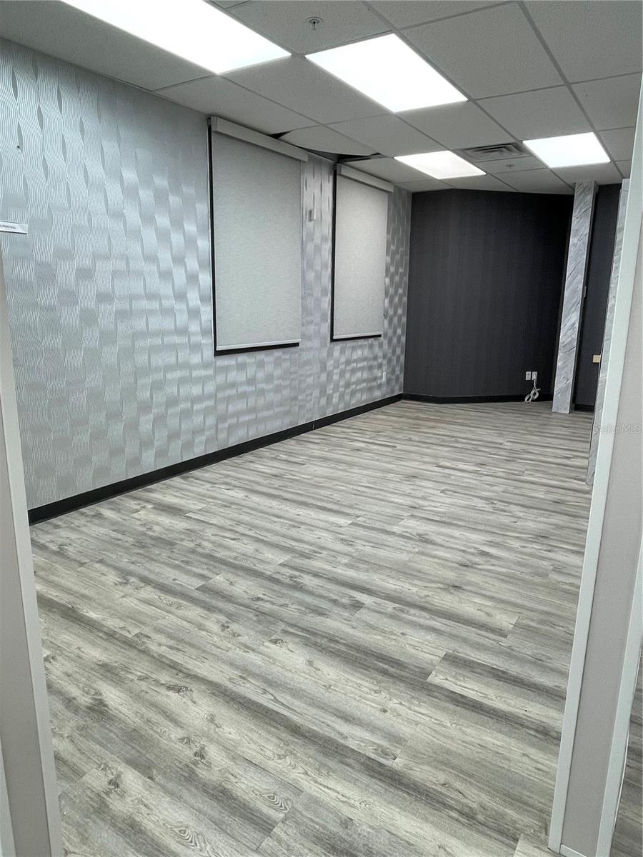 VILLAGE/HUNTERS CRK BLDG P - Commercial Lease