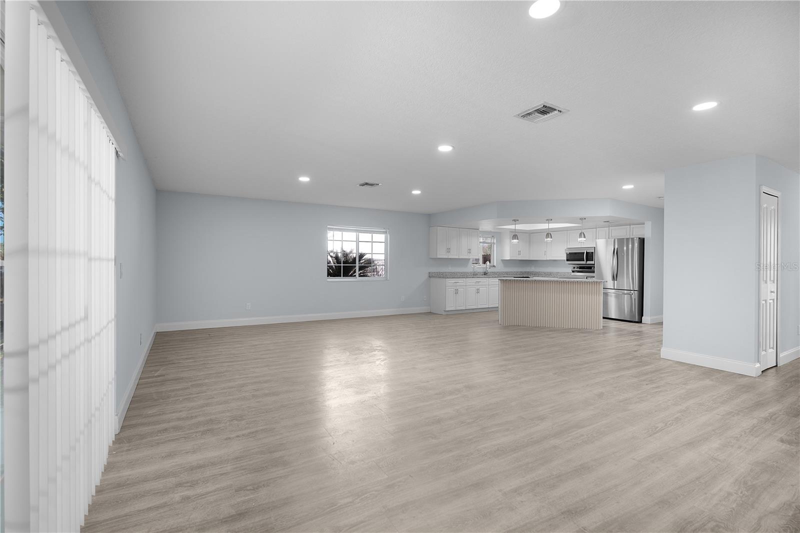 DELTONA LAKES UNIT 03 - Residential Lease