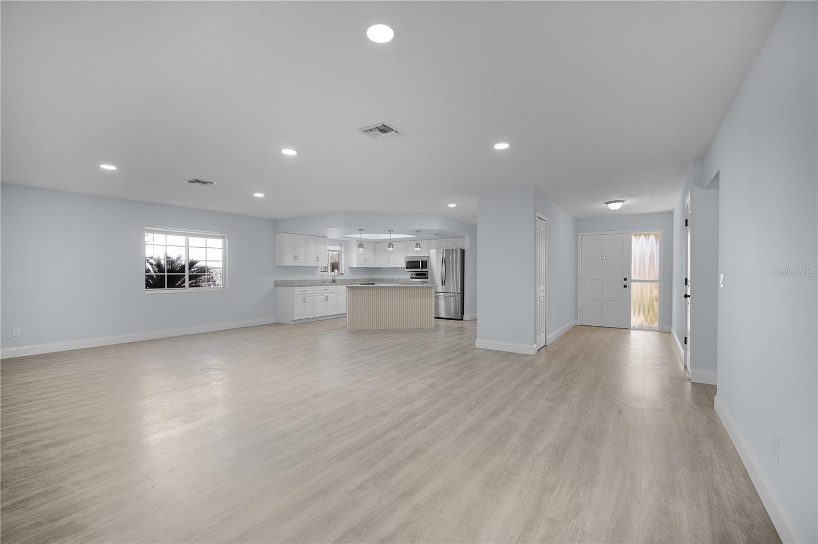 DELTONA LAKES UNIT 03 - Residential Lease