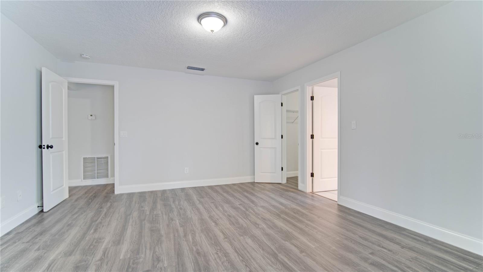 DELTONA LAKES UNIT 03 - Residential Lease