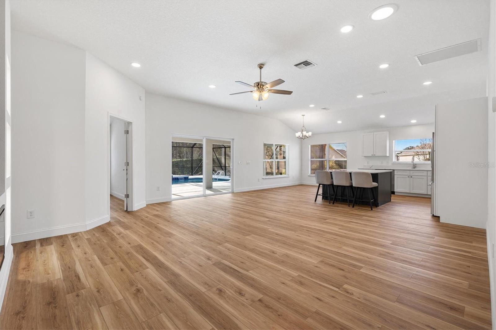 VILLAGES OF SANTIAGO - Residential