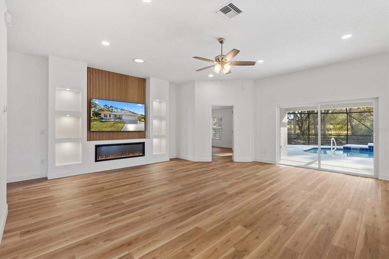 VILLAGES OF SANTIAGO - Residential