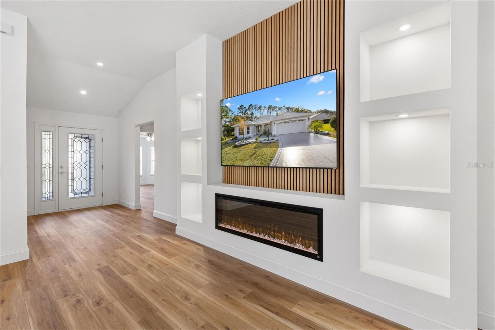 VILLAGES OF SANTIAGO - Residential