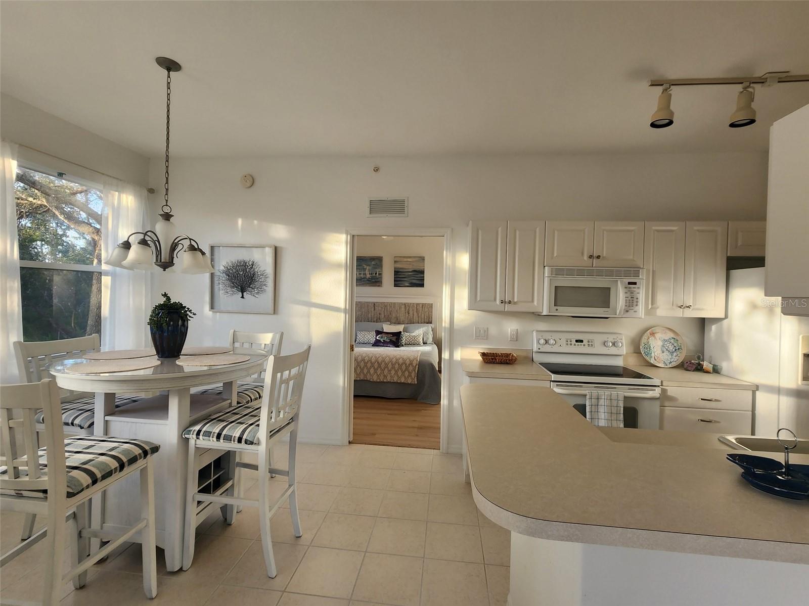 CASA DI AMICI - Residential Lease