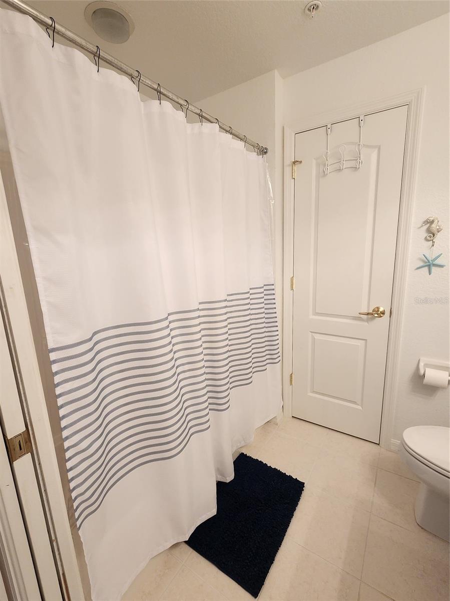 CASA DI AMICI - Residential Lease