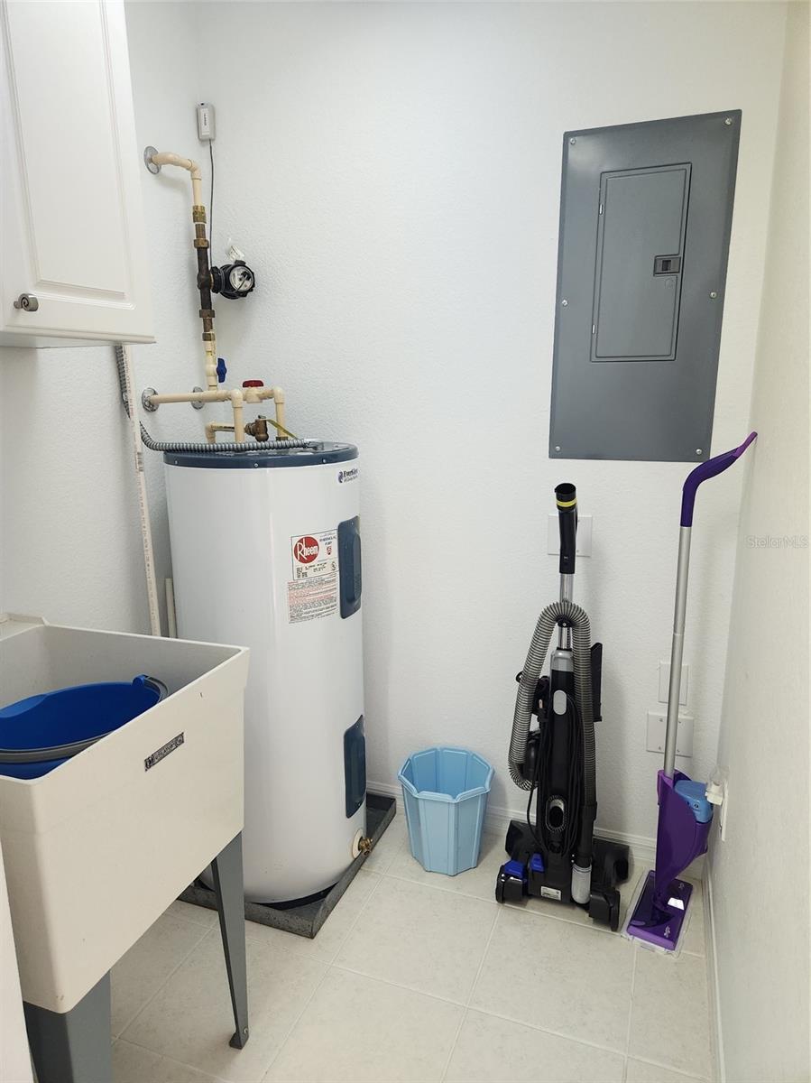 CASA DI AMICI - Residential Lease