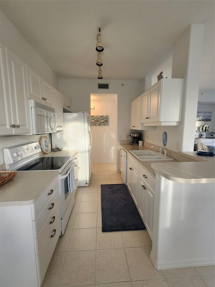 CASA DI AMICI - Residential Lease