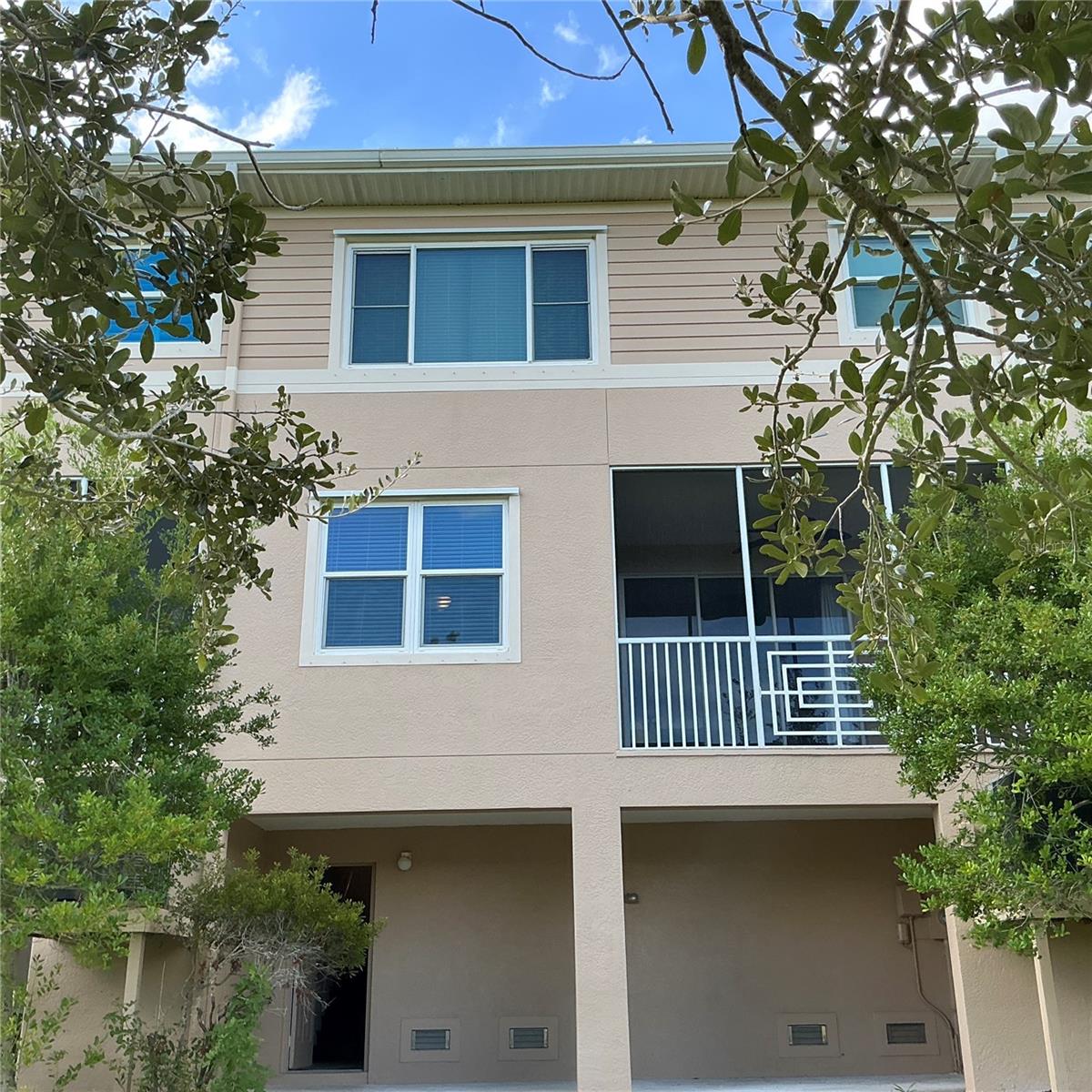 SEMINOLE ISLE - Residential Lease