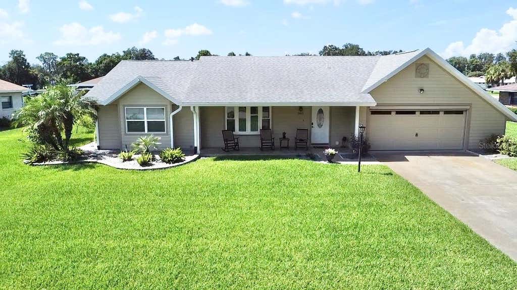 Photo of 305 W Delaware Street, Tavares, FL 32778 (MLS # G5115352)