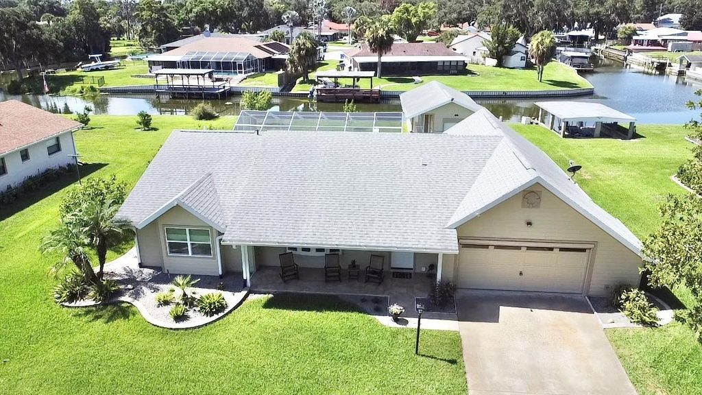 Photo of 305 W Delaware Street, Tavares, FL 32778 (MLS # G5115352)