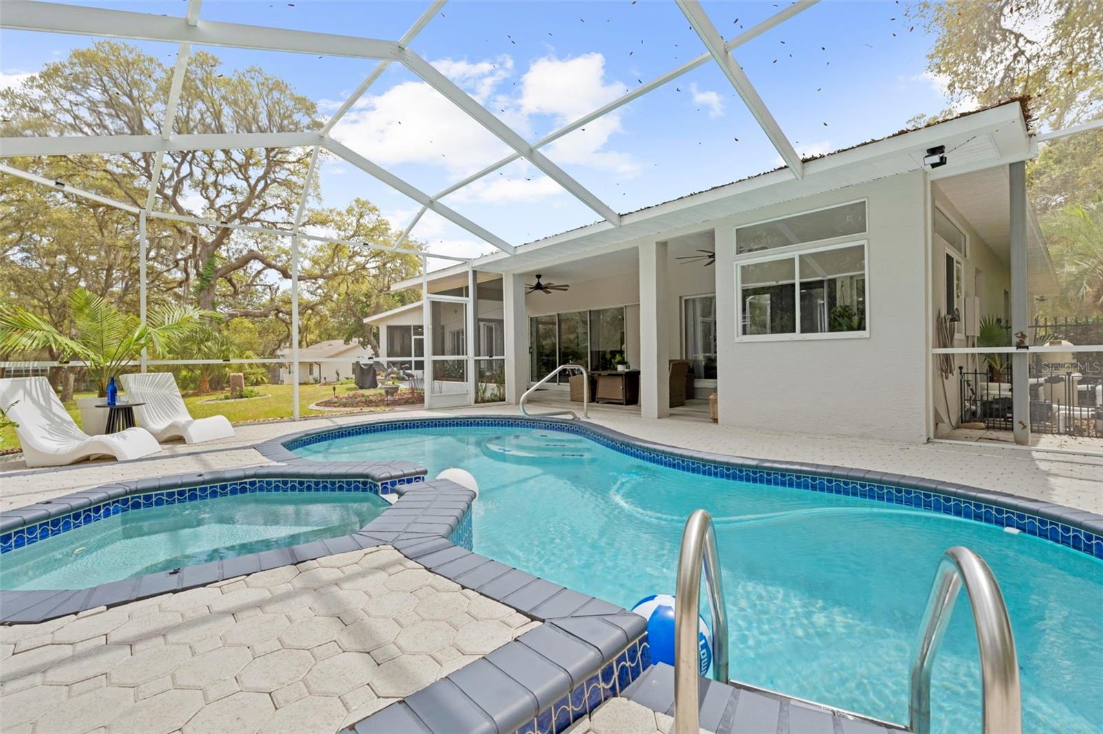 HAMPTON HILLS - Residential