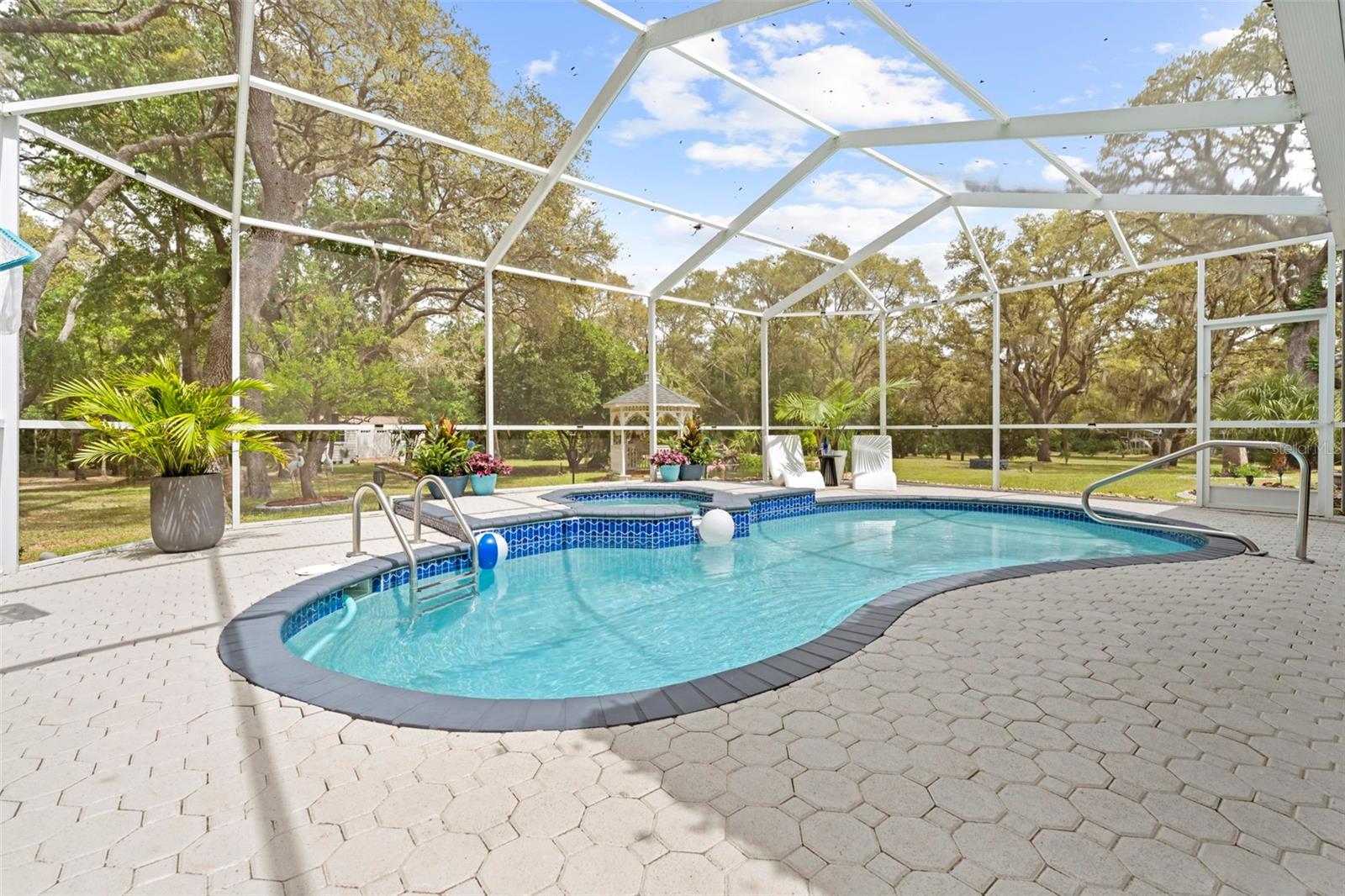 HAMPTON HILLS - Residential