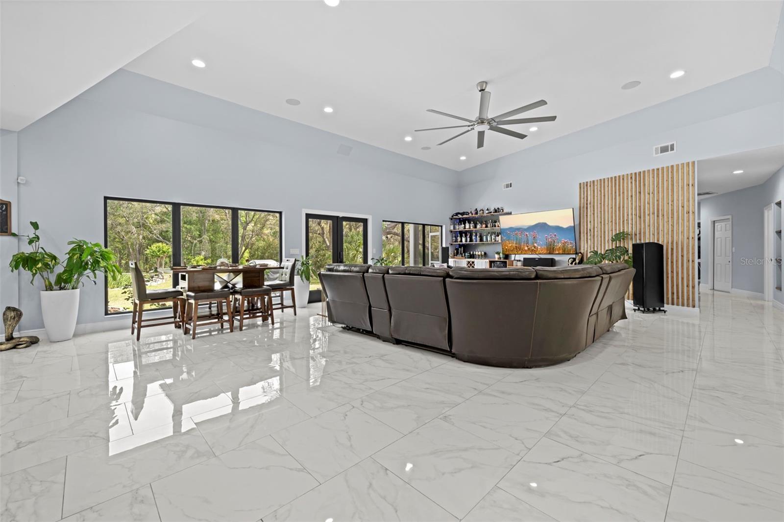 HAMPTON HILLS - Residential