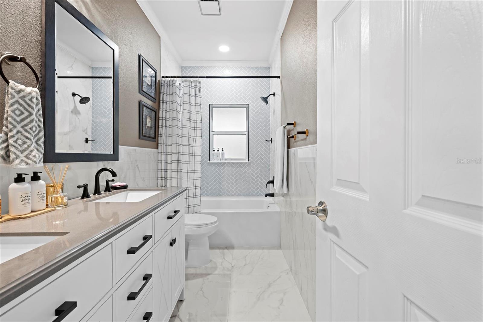 HAMPTON HILLS - Residential