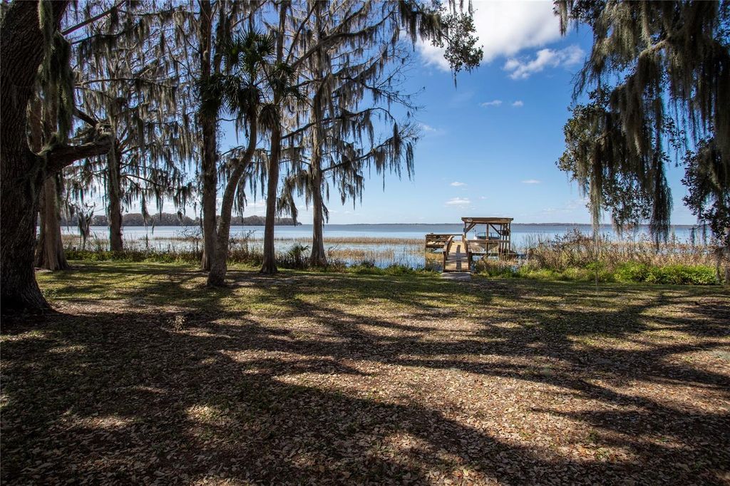 Photo of 31035 Cove Road, Tavares, FL 32778 (MLS # G5107953)