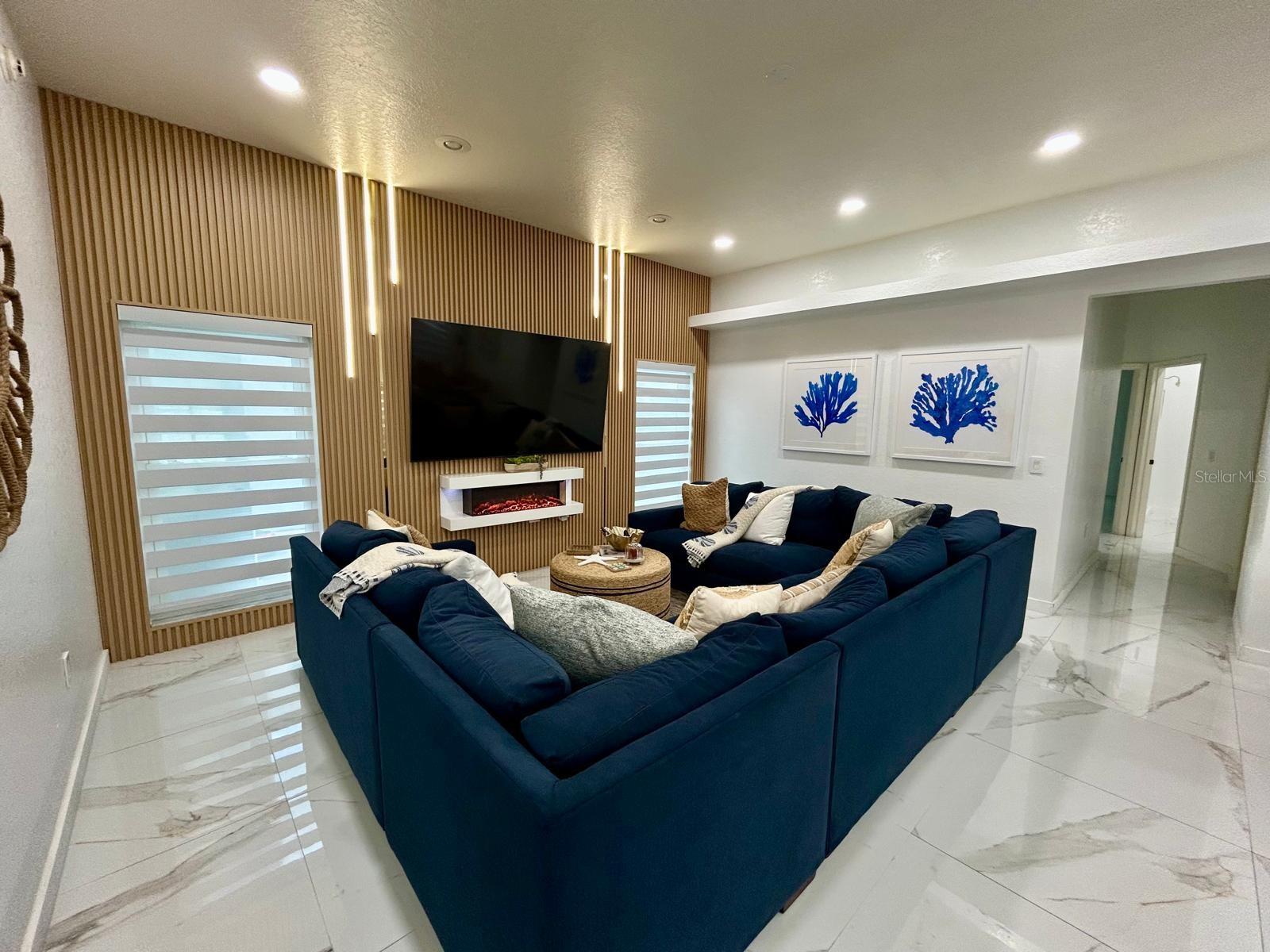CHARLOMA - Residential