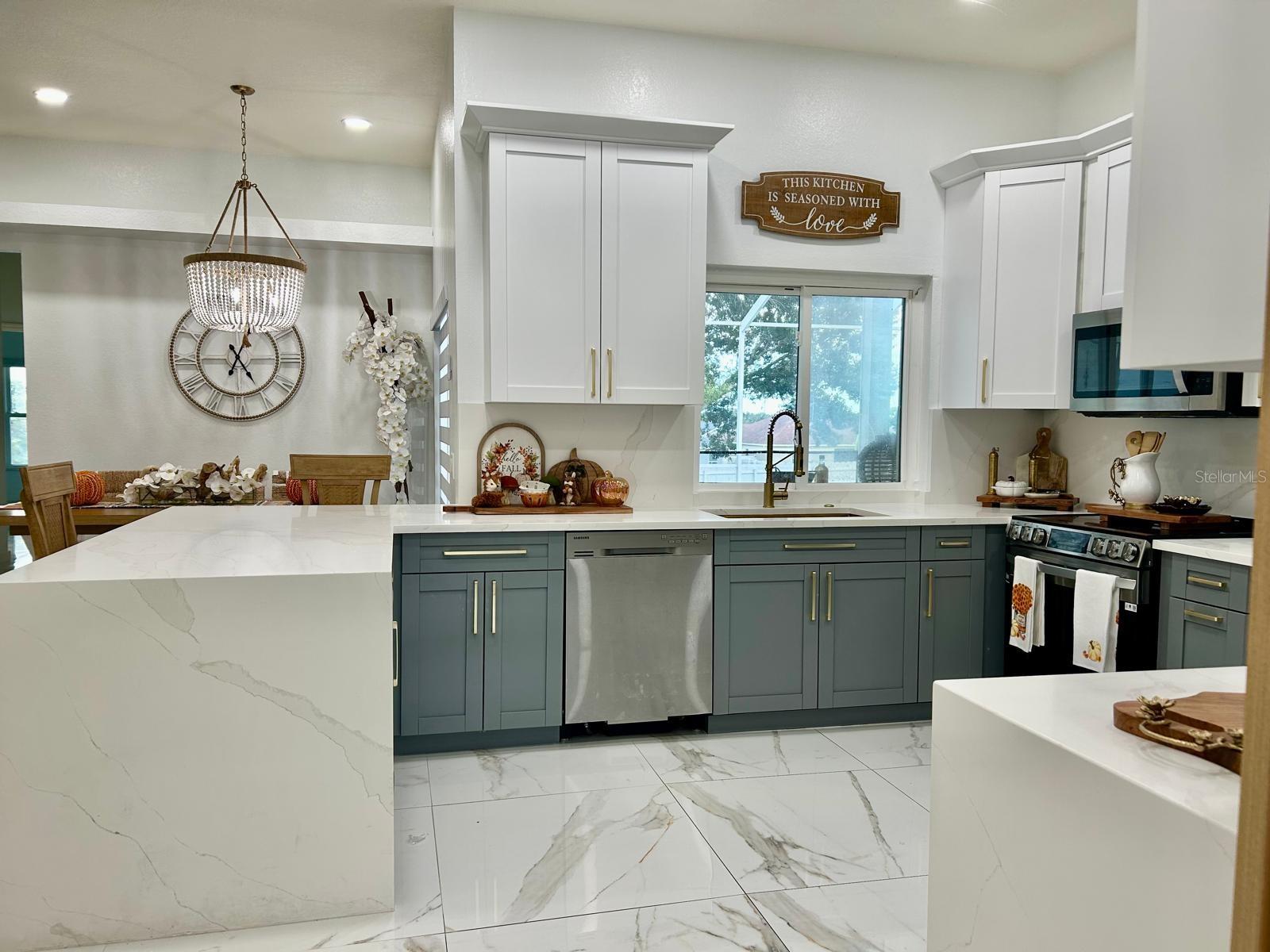 CHARLOMA - Residential