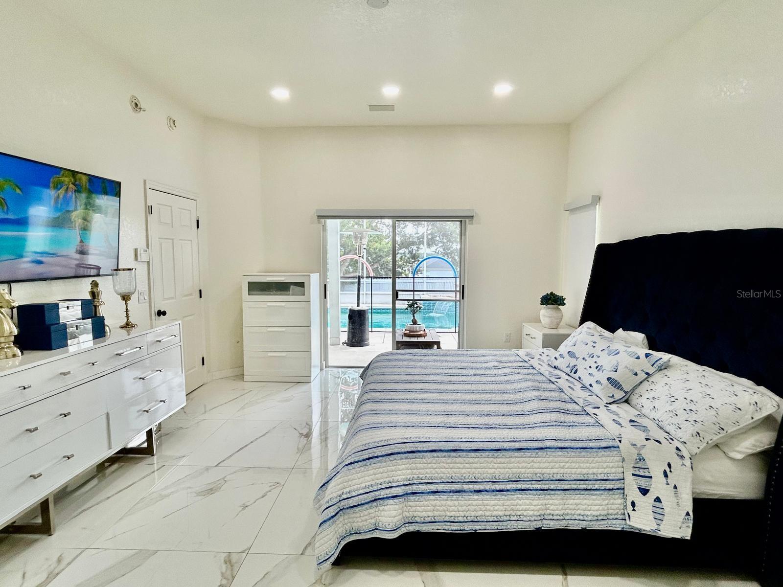 CHARLOMA - Residential