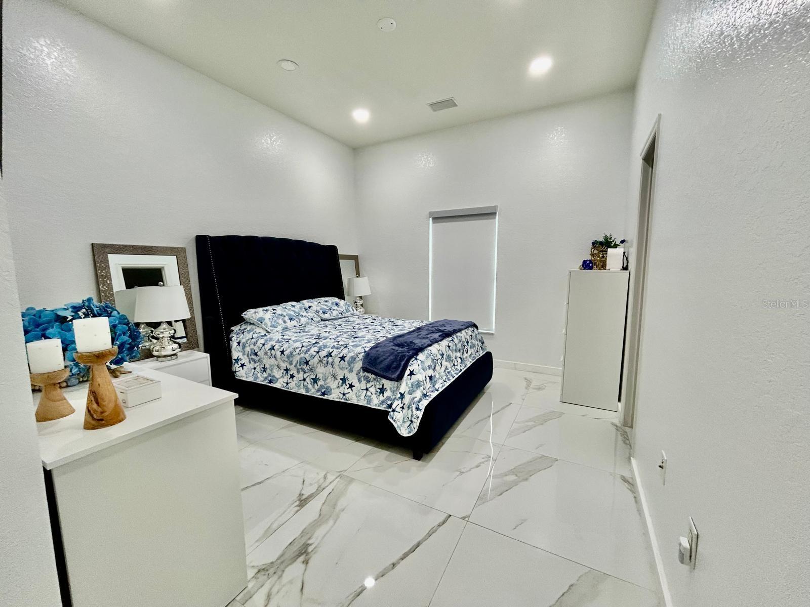 CHARLOMA - Residential