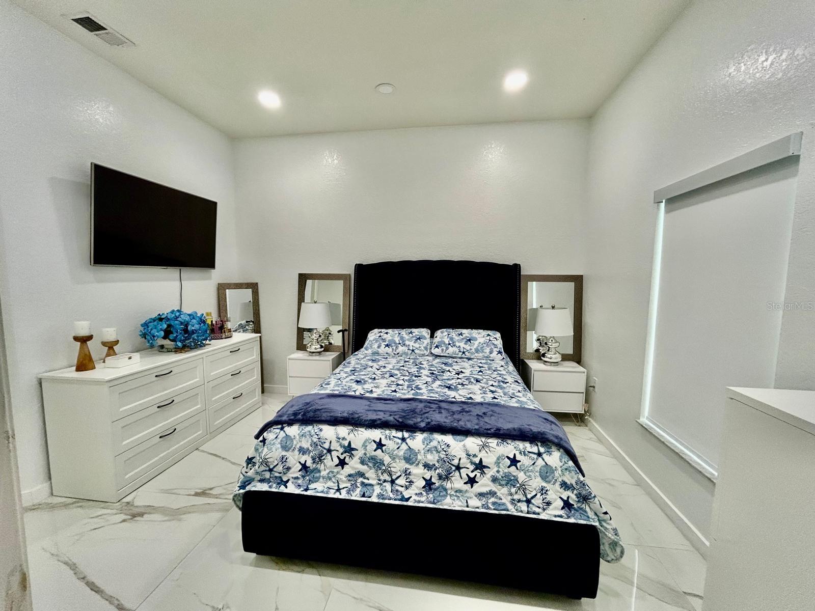 CHARLOMA - Residential