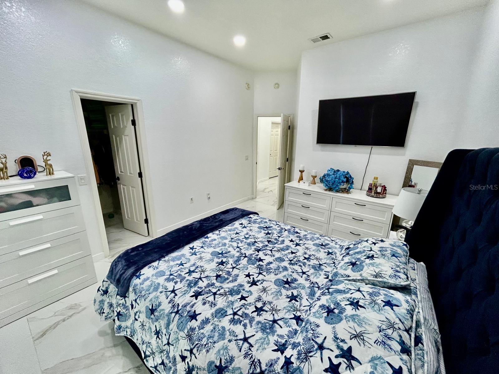CHARLOMA - Residential