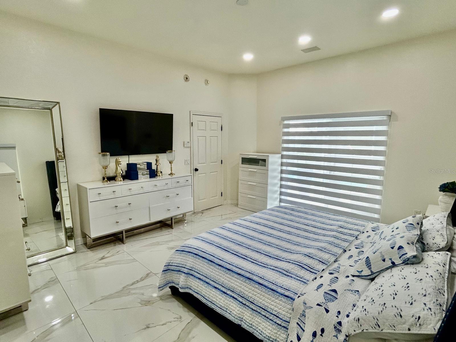 CHARLOMA - Residential