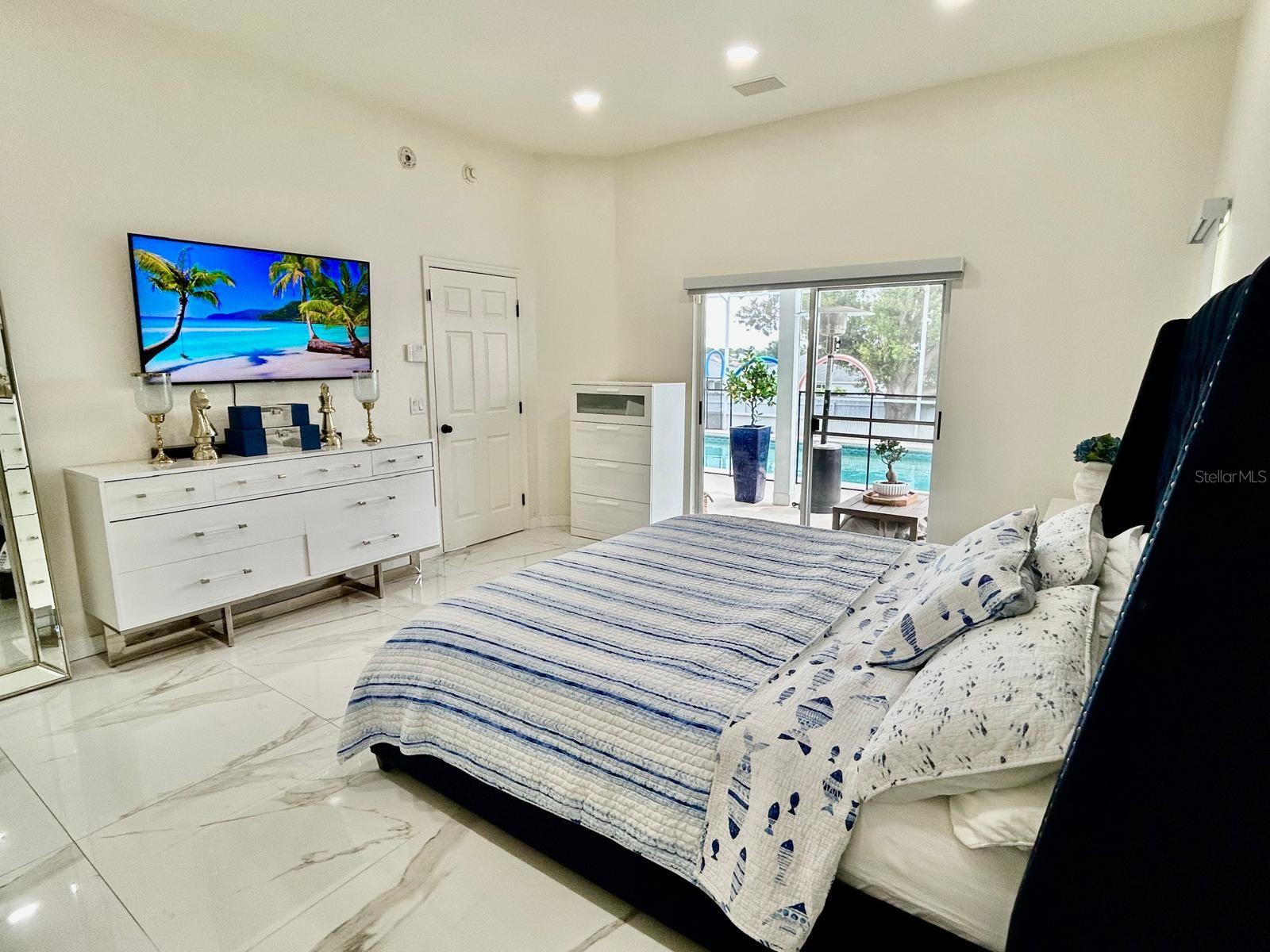 CHARLOMA - Residential