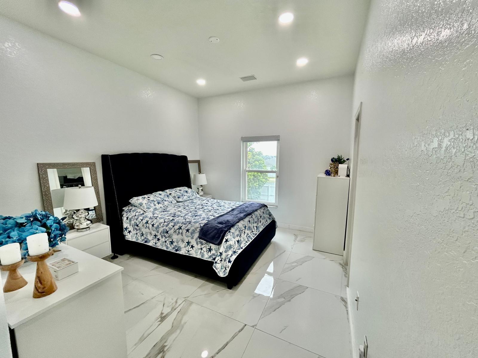 CHARLOMA - Residential