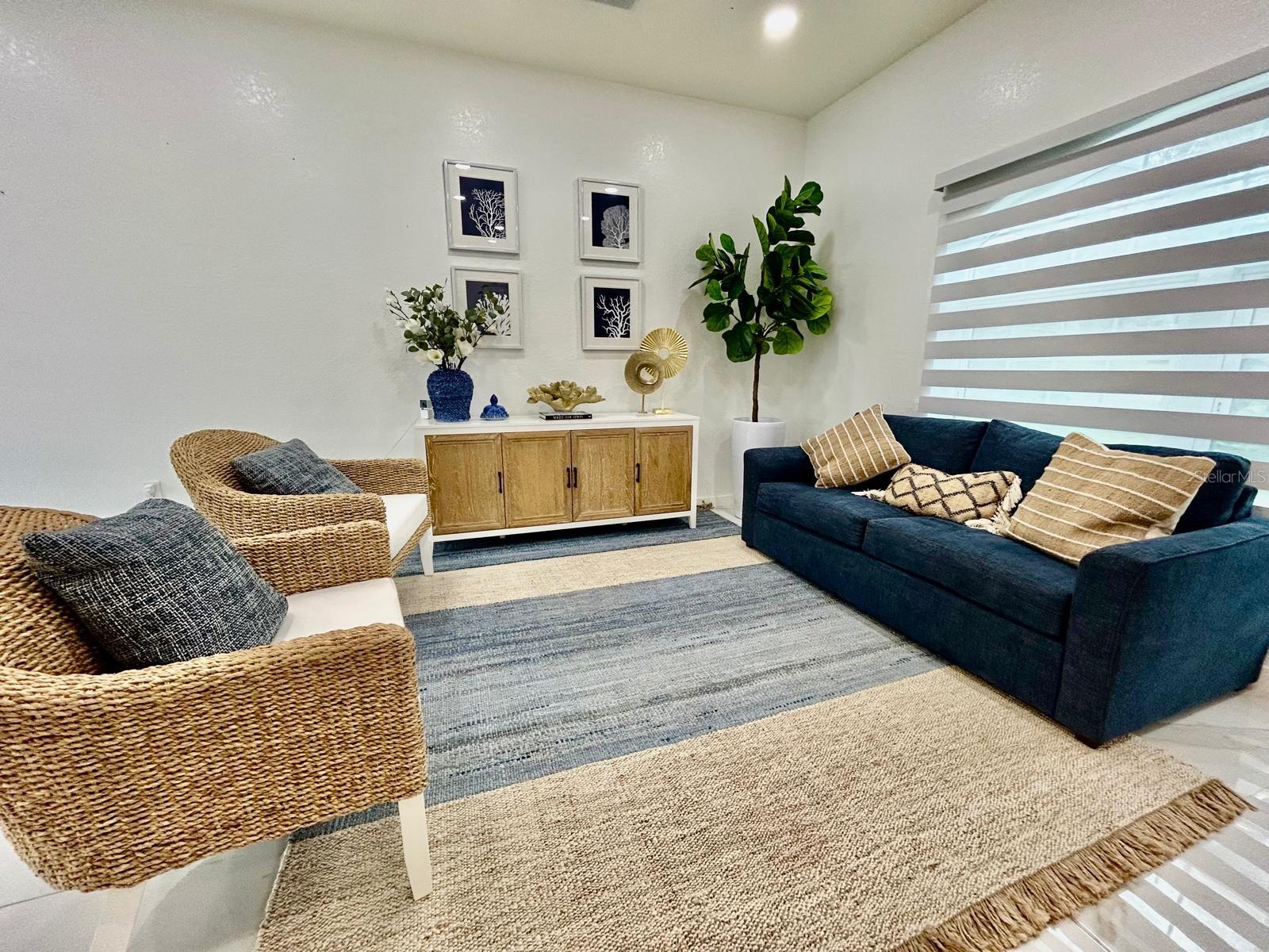 CHARLOMA - Residential
