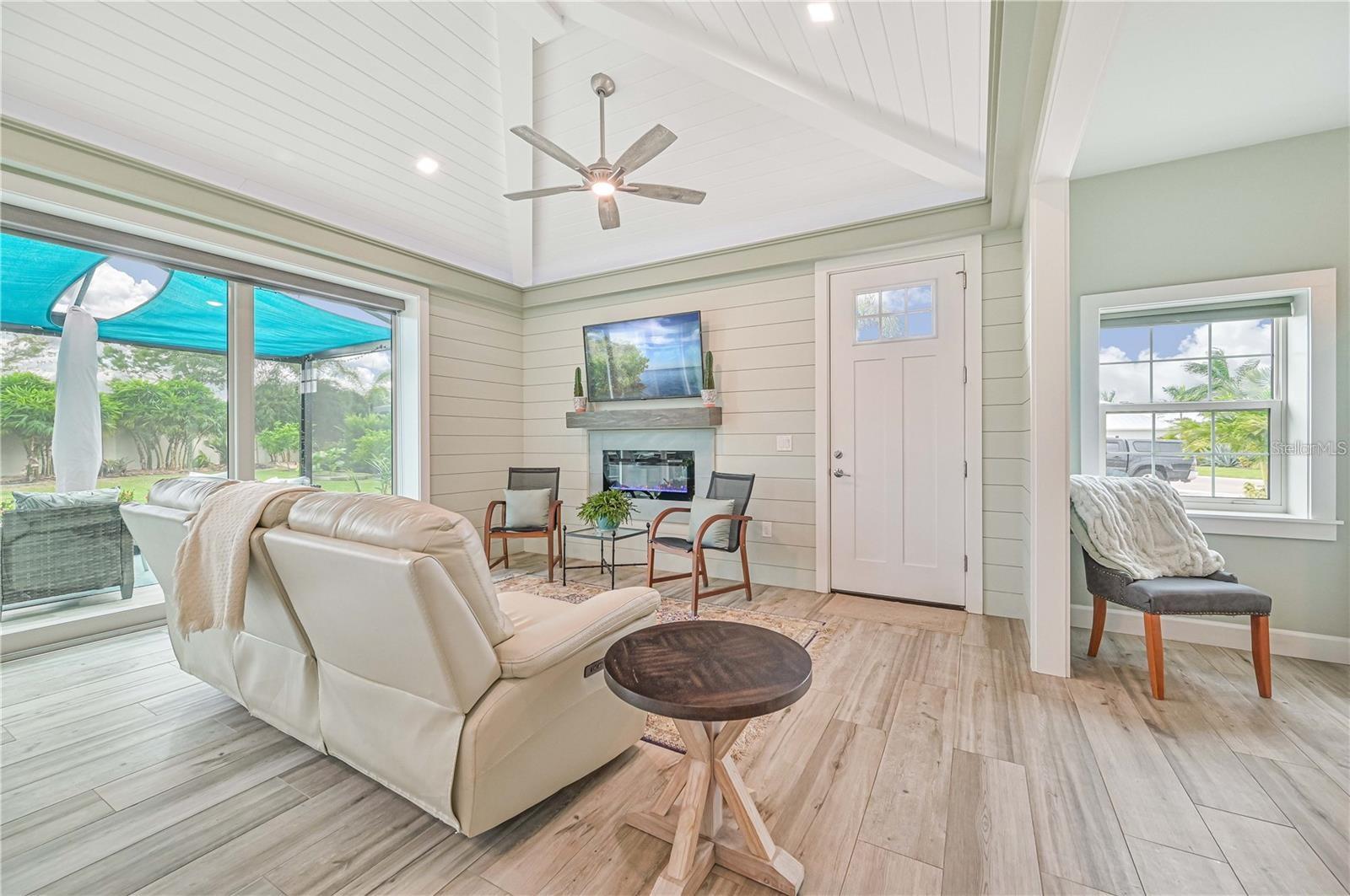 THORNTON CRK MOTORCOACH RESIDENCE - Residential