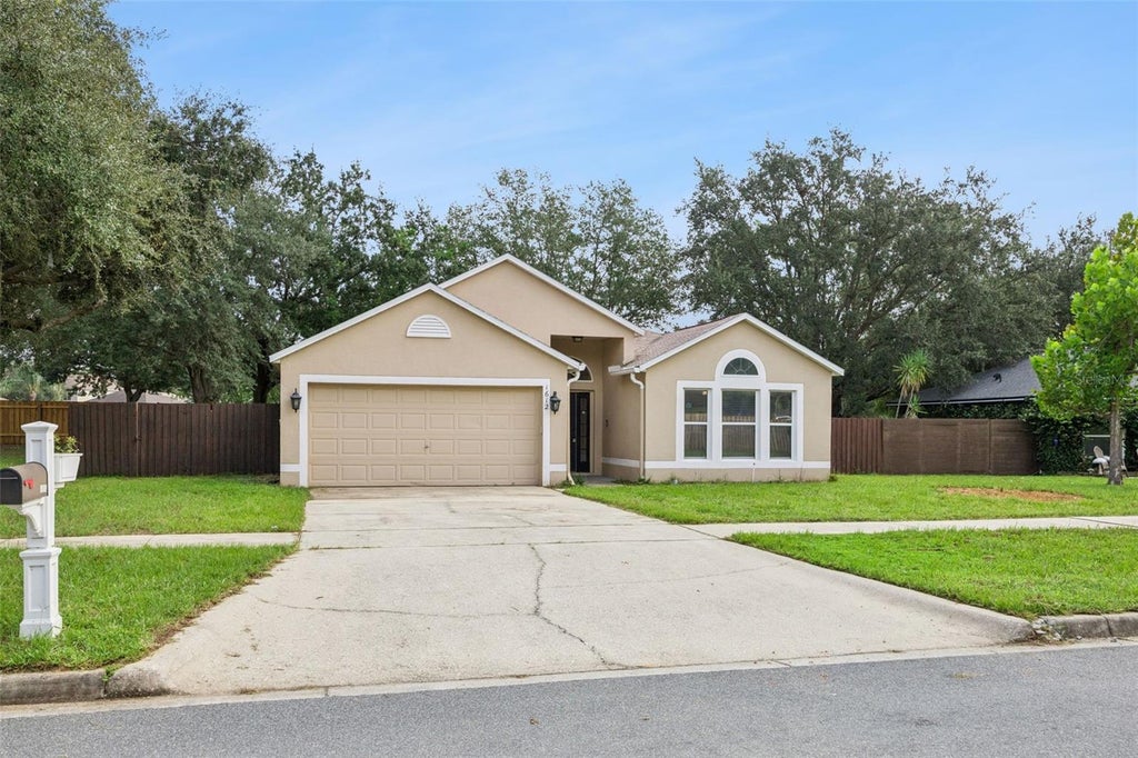 Photo of 1612 Muir Circle, Clermont, FL 34711 (MLS # G5117985)