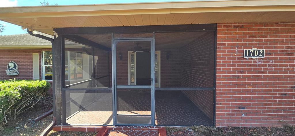 Photo of 1702 S Miller Road, Valrico, FL 33594 (MLS # L4957918)