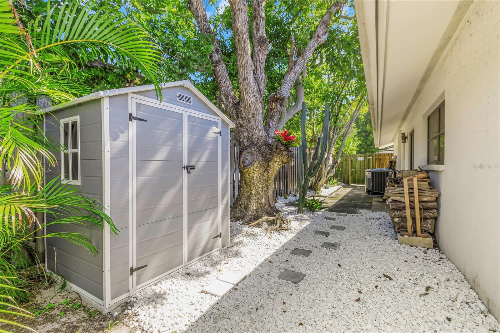 WESTLAKE VILLAGE PT REP OF BLK 8 - Residential