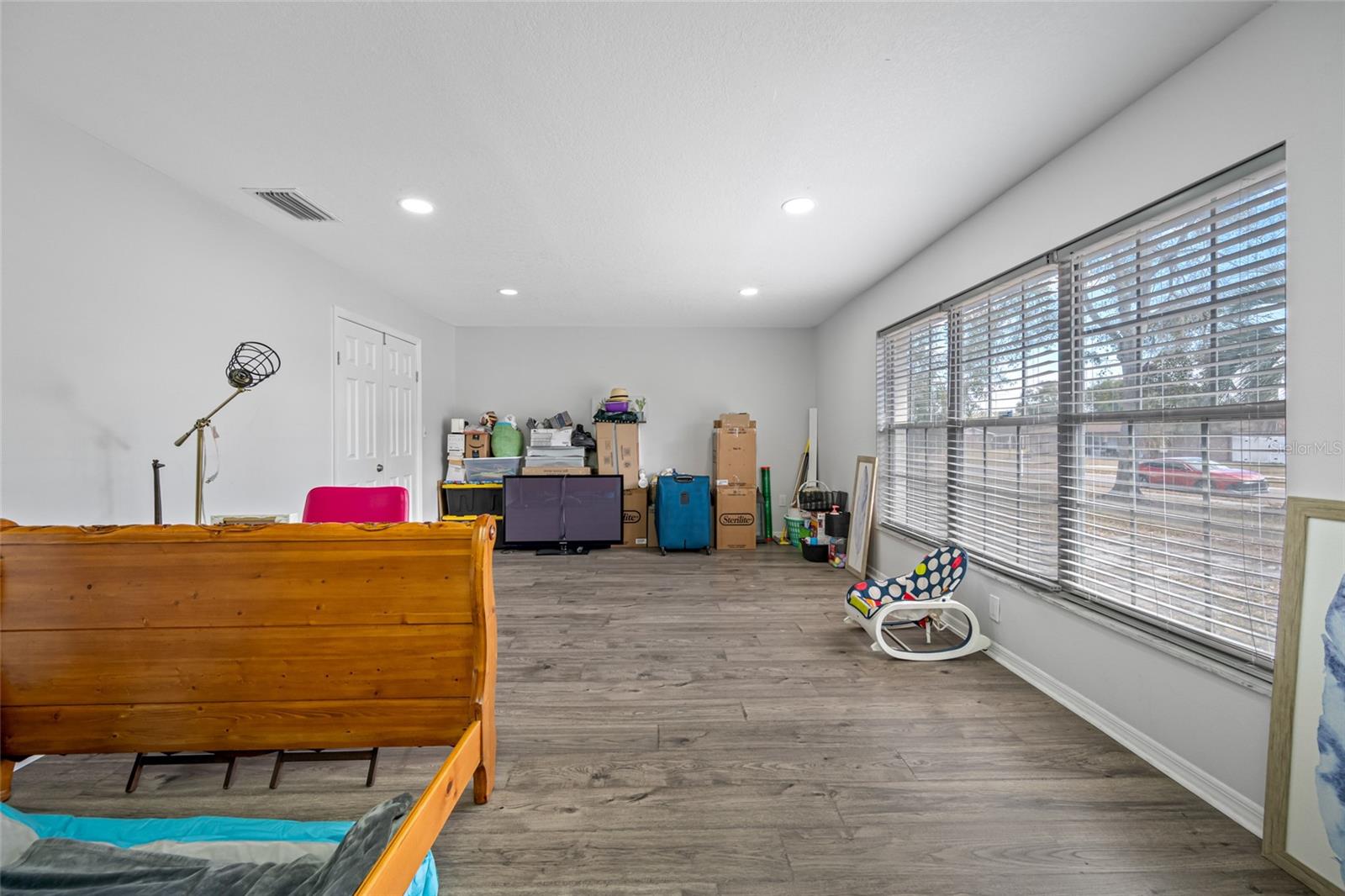 IVY ESTATES UNIT 1 - Residential Lease