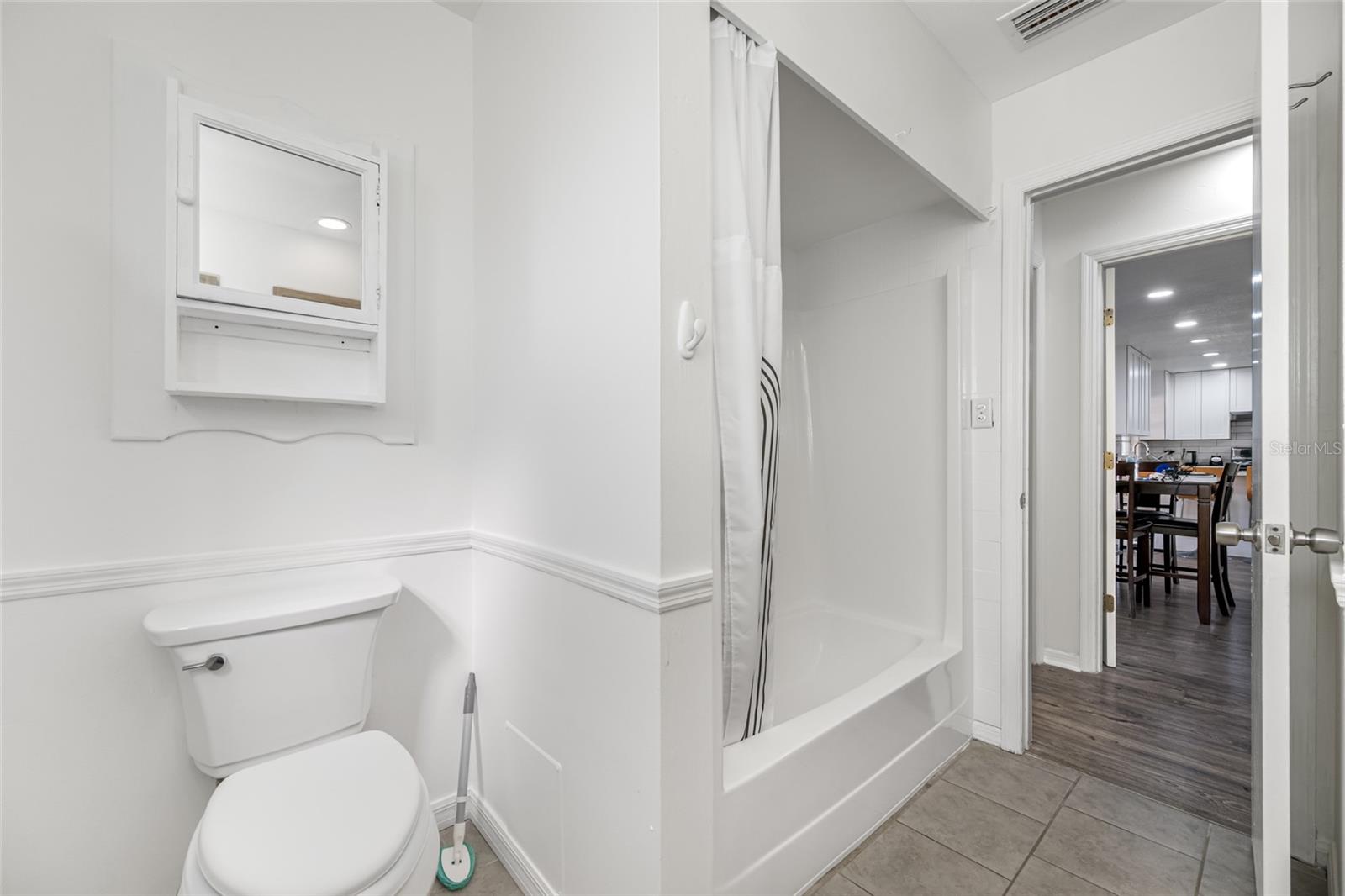 IVY ESTATES UNIT 1 - Residential Lease