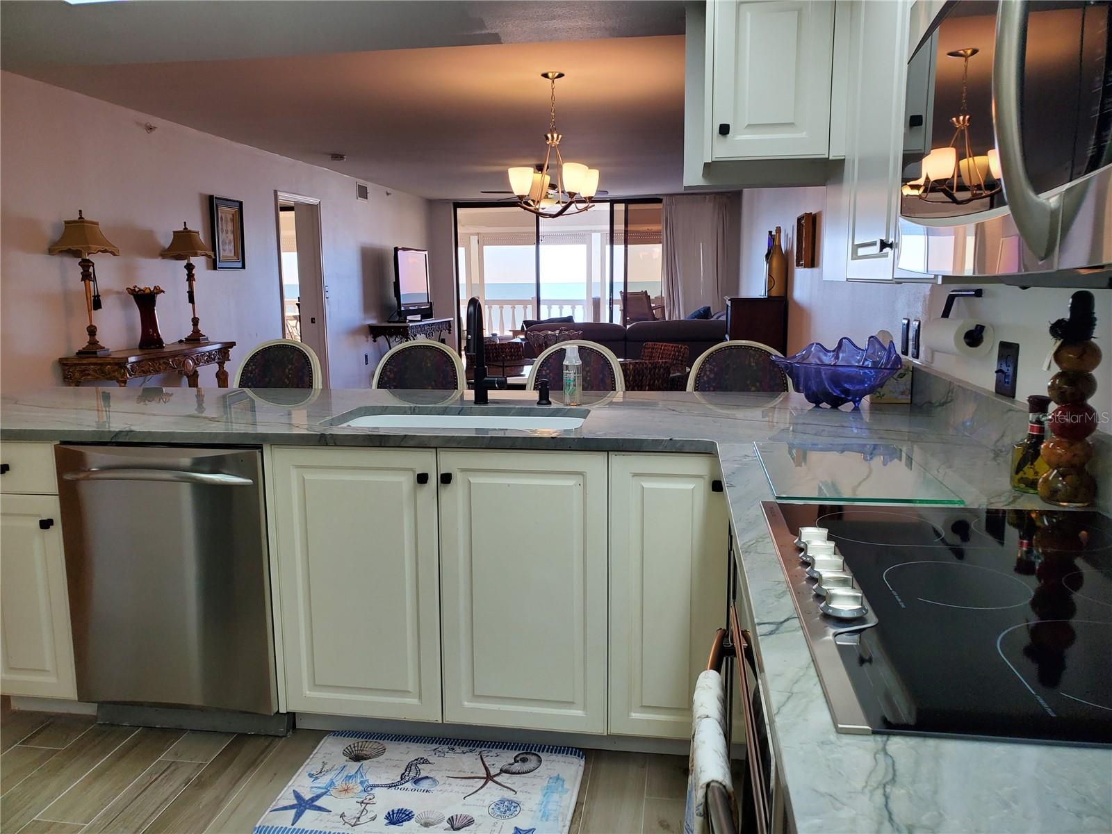 SILVER SANDS BEACH & RACQUET CLUB - Residential Lease