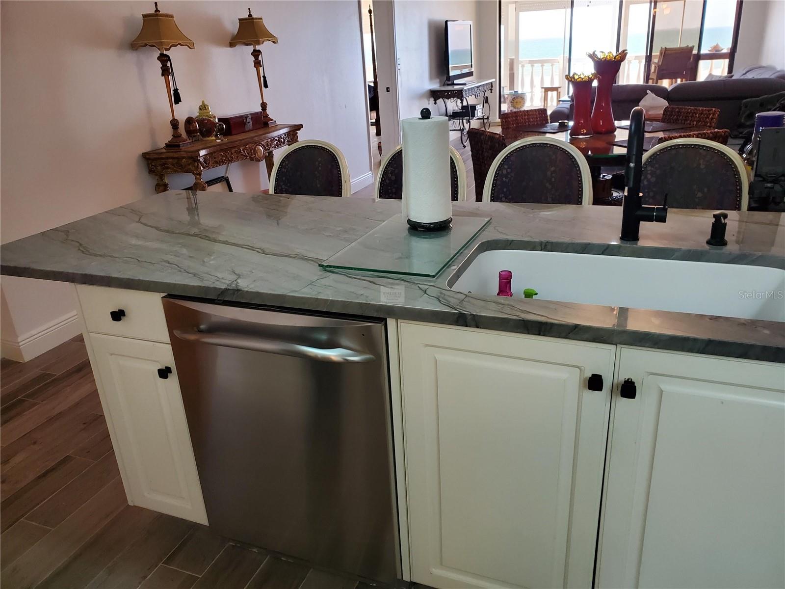 SILVER SANDS BEACH & RACQUET CLUB - Residential Lease