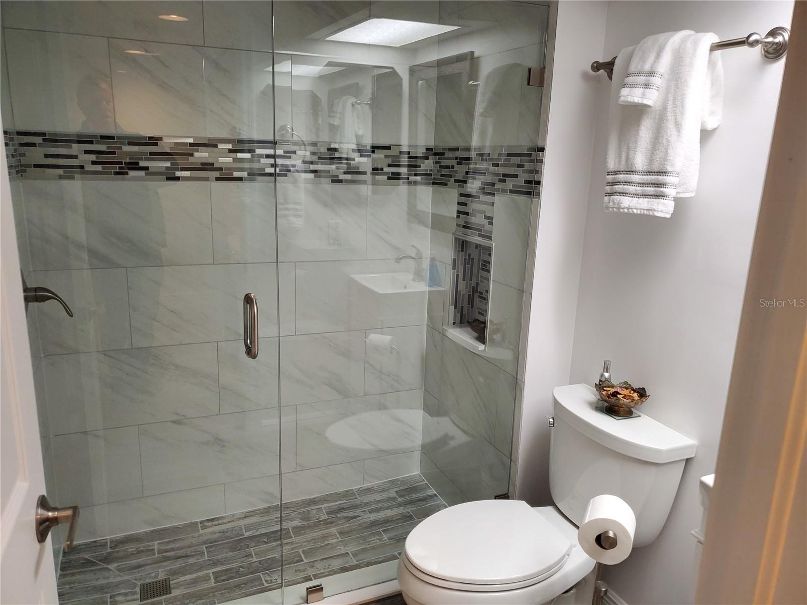 SILVER SANDS BEACH & RACQUET CLUB - Residential Lease