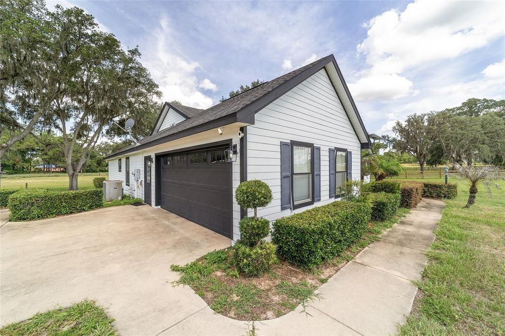 Photo of 10600 SE 32nd Avenue, Ocala, FL 34480 (MLS # OM704237)