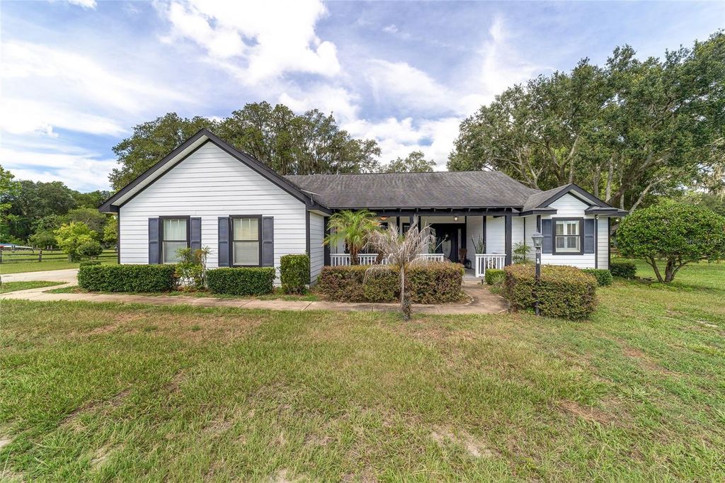 Photo of 10600 SE 32nd Avenue, Ocala, FL 34480 (MLS # OM704237)