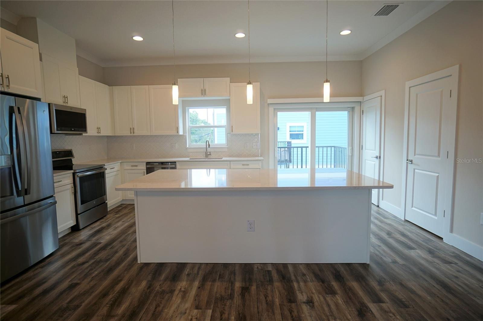 AZEELE TWNHMS - Residential Lease