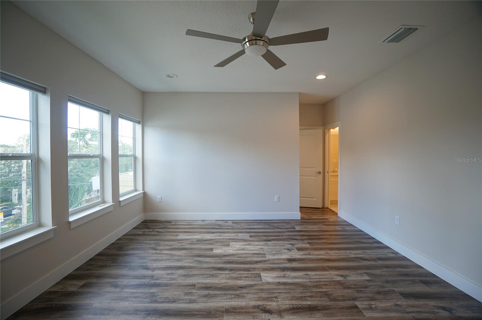 AZEELE TWNHMS - Residential Lease