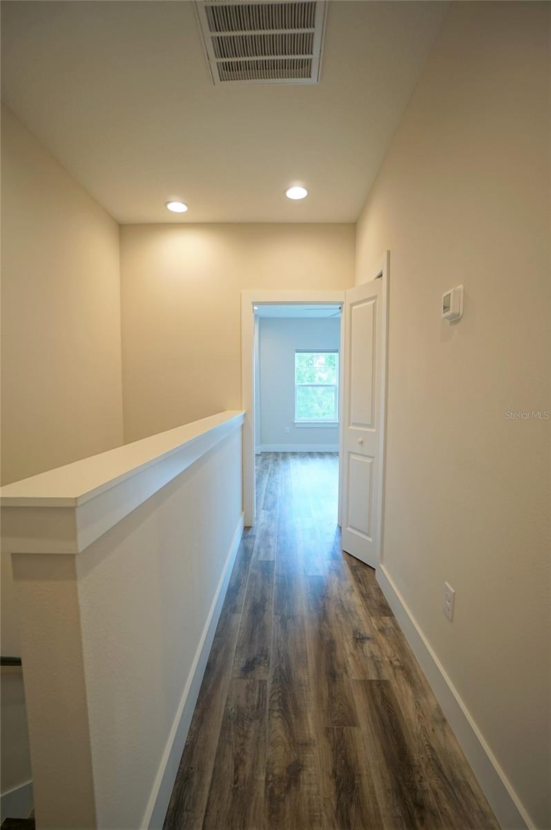 AZEELE TWNHMS - Residential Lease